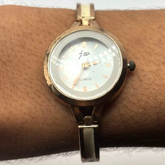 Gold Jeu Watch - Picture 1 of 4